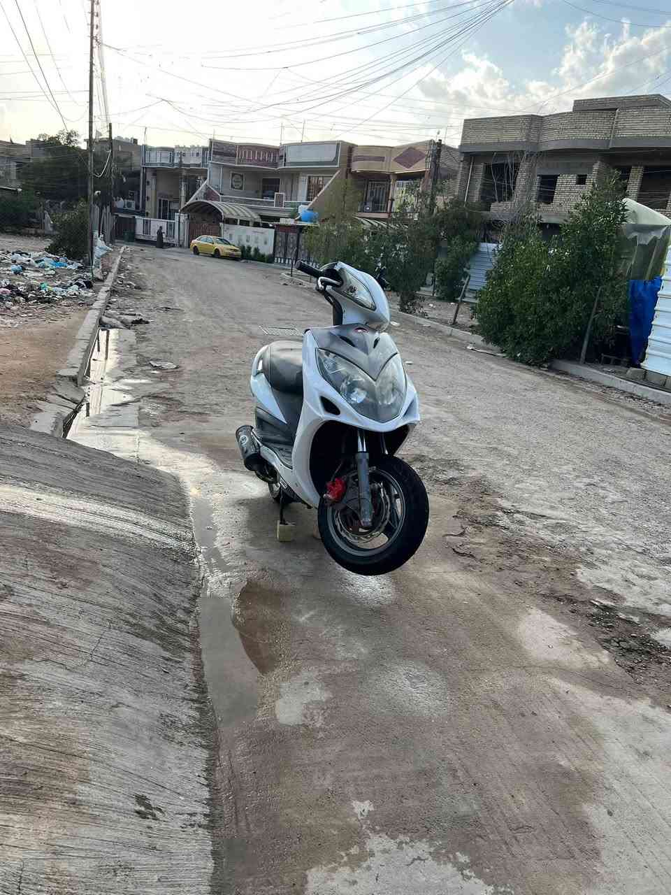 سلام عليكم كامكو رايسنك ١٢٥ دراجه شوفت عينك حلوه ونصبه بلاديه مكينته ما مفتوحه  شلعه معدل الدراجه بيه كلج خلفي رياضي السعر 650وبيه مجال مكاني بغداد ***********
