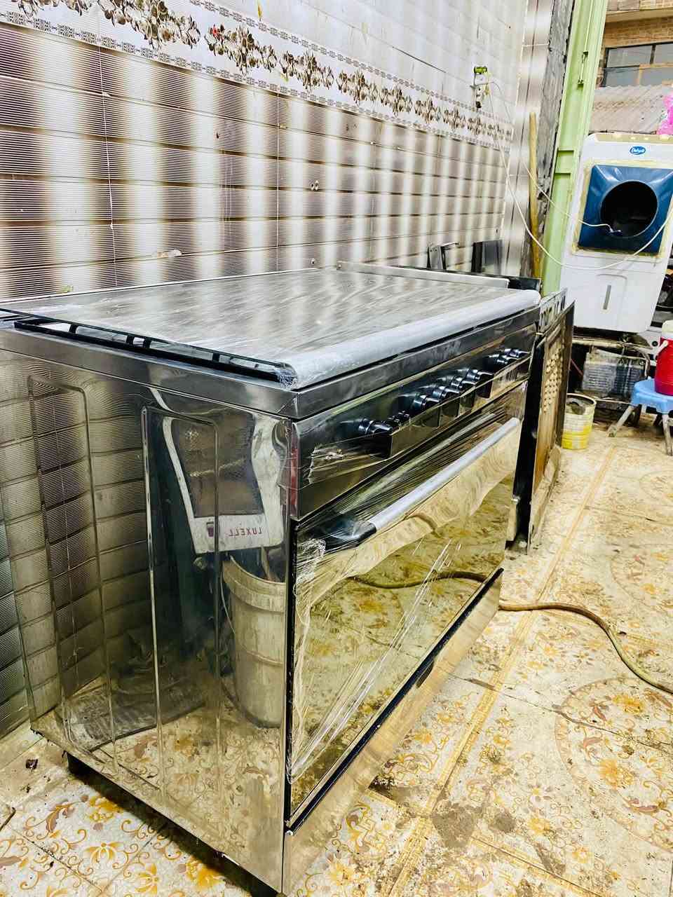 السلام عليكم
طباخ فريش مصري باله نضيف كلش شغال كامل خمس عيون وفرن سعره 250 وبي مجال بسيط 

***********
