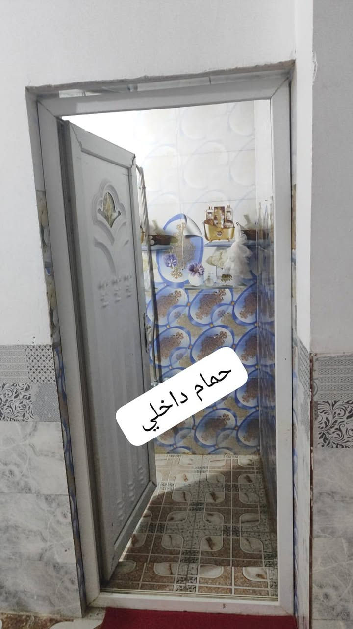 بيت ١٠٠ متر طابو صرف طابق ونص مطلوب إسكان ٨٤ مليون العنوان كربلاء حي الغدير شارع الجبور رقم صاحب البيت ***********

نص مكتوب في الصور:
- غرفه دخول المطبخ عاصاله
- منور
- حمام داخلي
- غرفه طابق ارضي الطول 5 العرض 4
- حمام خارجي