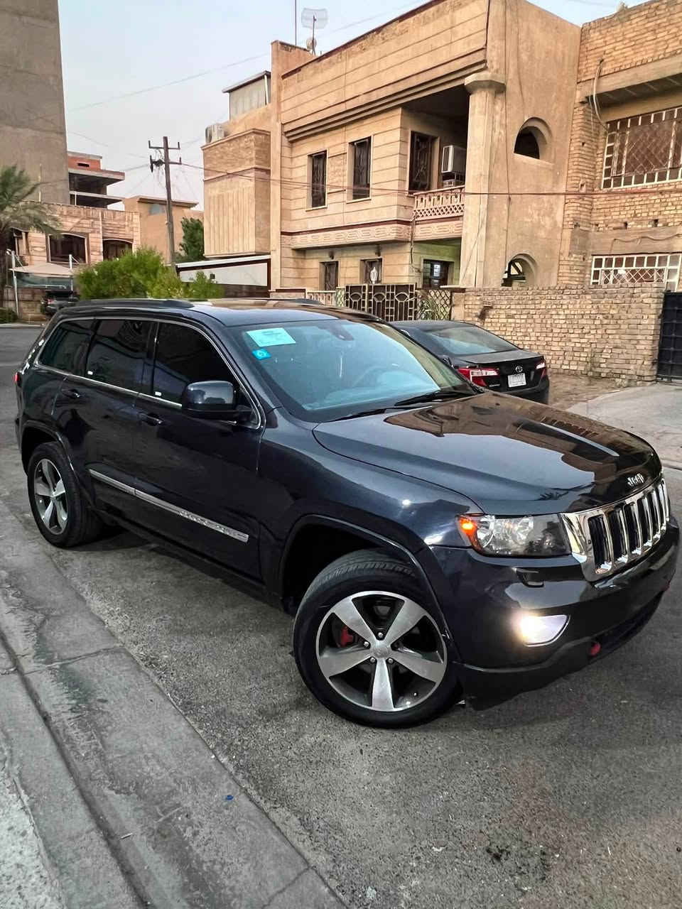 جيب grand Cherokee limited 2012
المواصفات :

محرك 3600 المرغوب كفاله عامة لافتح لاتنقيص 

بصمة 

تشغيل عن بعد 

سلايت رووف

تحكم ستيرن 

مثبت سرعه cruise 

شاشة قلاب اصليه مالتها 

تحكم بالتبريد dual منفصل 

هيترات كشنات 

دفع رباعي ومانع انحدار وسبورت وsnow

تبريد قطعتين وبلك كهرباء خلفي 

هوك خلفي 

حساسات 

هيترات بالمري جانبيه 

السياره بيها هواي مواصفات بعد

بيها صبغ 3 قطع فقط 

رقم جديد وسنويه جديده وهزه جديده بسمي 

السياره صارف عليها كلش هواي وكلة وكاله ومعتني بيها وبانزين محسن ودهن وكالة

مناقصها اي شي الحمدلله 
رقم بغداد الجديد بأسمي 

السعر 155 وبيها مجال 

للاتصال ***********

