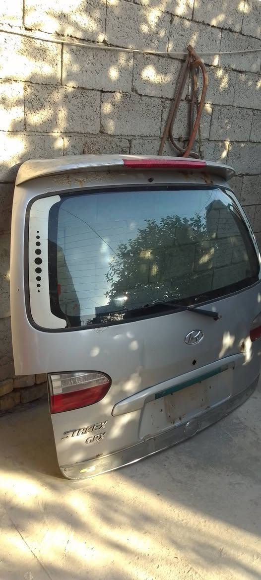 سلام عليكم باب خلفي رصاصي للبيع بغداد حي النصر طريق السياحي السعر 200اوبي مجال ***********
