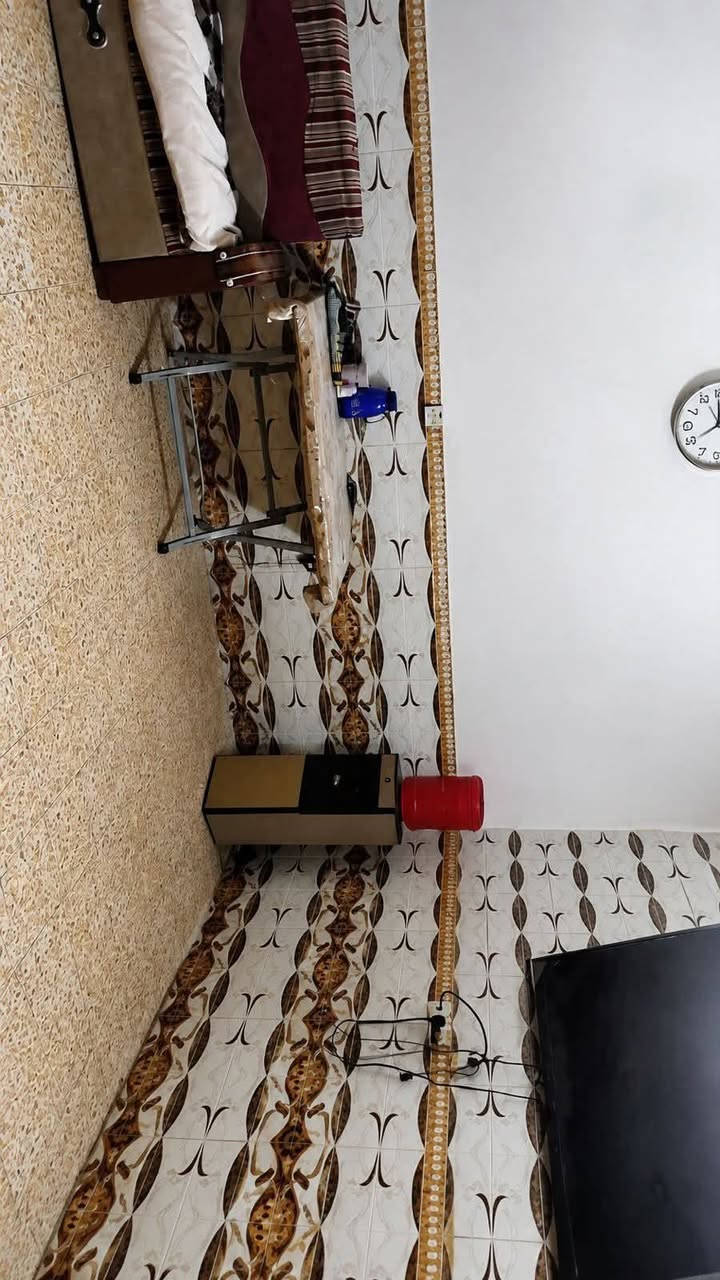 سلام عليكم ورحمه الله وبركاته 
بيت للبيع طابو زراعي مساحته 200 مربع طابق ونص سند 25 
العنوان العبيدي الرئاسه شارع عشرين شارع الساده قبل مجمع الببسي 
الاستفسار الاتصال على. هذا الرقم 
***********
