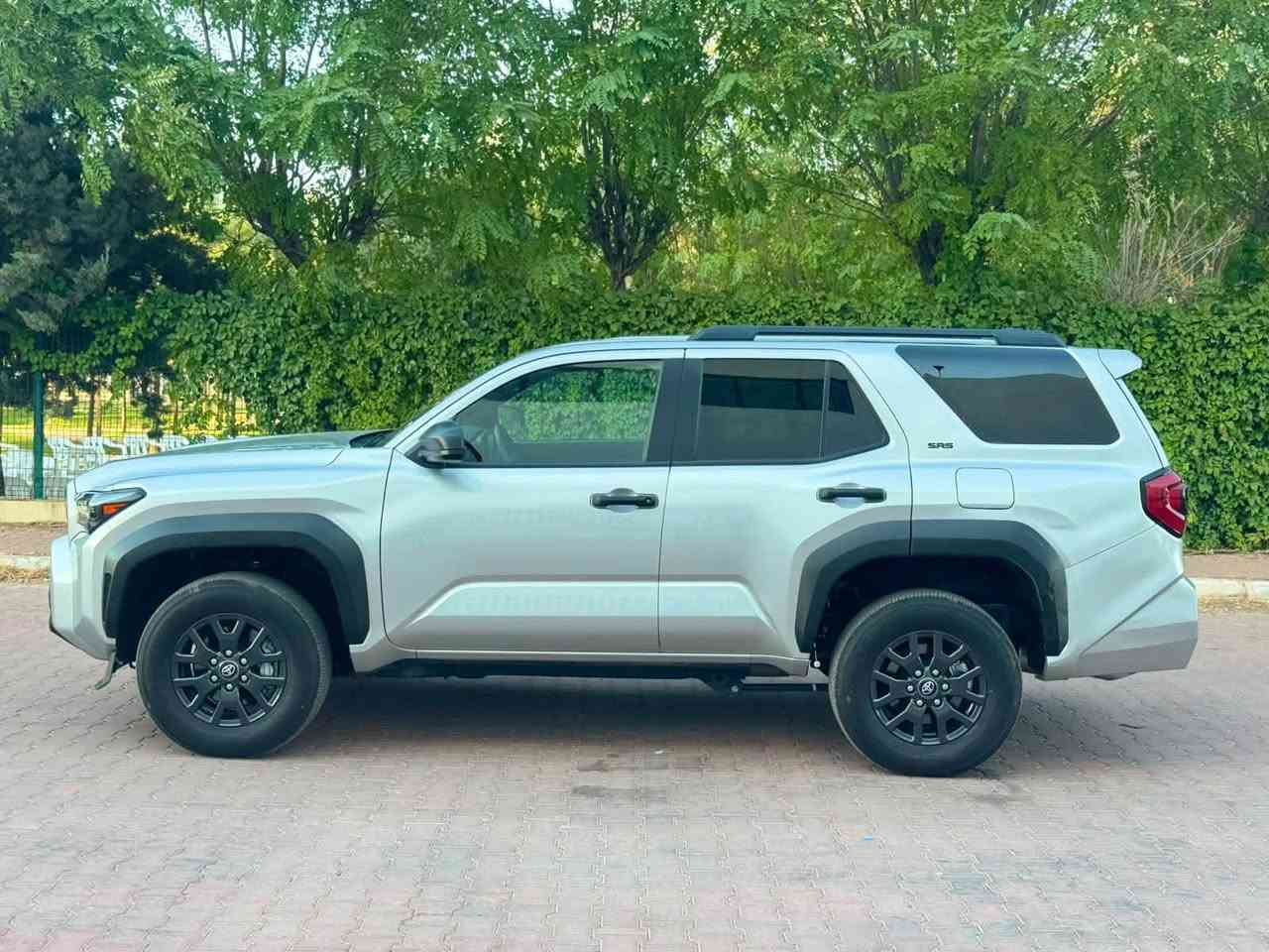 السلام عليكم

TOYOTA  4RUNNER SR5 ✍️

تويوتا فورنر شكل جديد 🆕

موديل :- 2025

~ تويوتا فور رنر 

~ وارد أمريكا  

~ محرك 4 سلندر  توربو 

~ فئة SR5 

~سيارة جملغ و قباغ صندوق صبغ

بدون دواخل بجم كبس

~ ايرباكات سليمة بيلادي مامفتوحة 

فقط ارباك برده مرجع بلادي 

~موصفات 

~شاشة الكتروني

~ بصمة 

~ فور ويل ( 4*4 ) 

~ شاشة كبير  كاميرة دوار 

~ كاميرة خلفية 

~ داخلية اسود ملكية 

~ رادار أمامي و جانبية 

~ كشن أمامي كهربائية 

~ لايتات عدسة زينونة 

~تحديد سرعة 

~  5  راكب 

~ ماشي 690 ميل صفر كيلومتر

~سيارة رقم كاتي لازم ترقيم شيمالية

تكالف رقم 16 ورقه

~ رقم شانسي موجود للمنشور 

~ سعر  ( 370 )💰 الف دولار بيها مجال 🤏

~ مكان  📍 عقرة 

رقم تلفون ***********
واتساب  ***********

