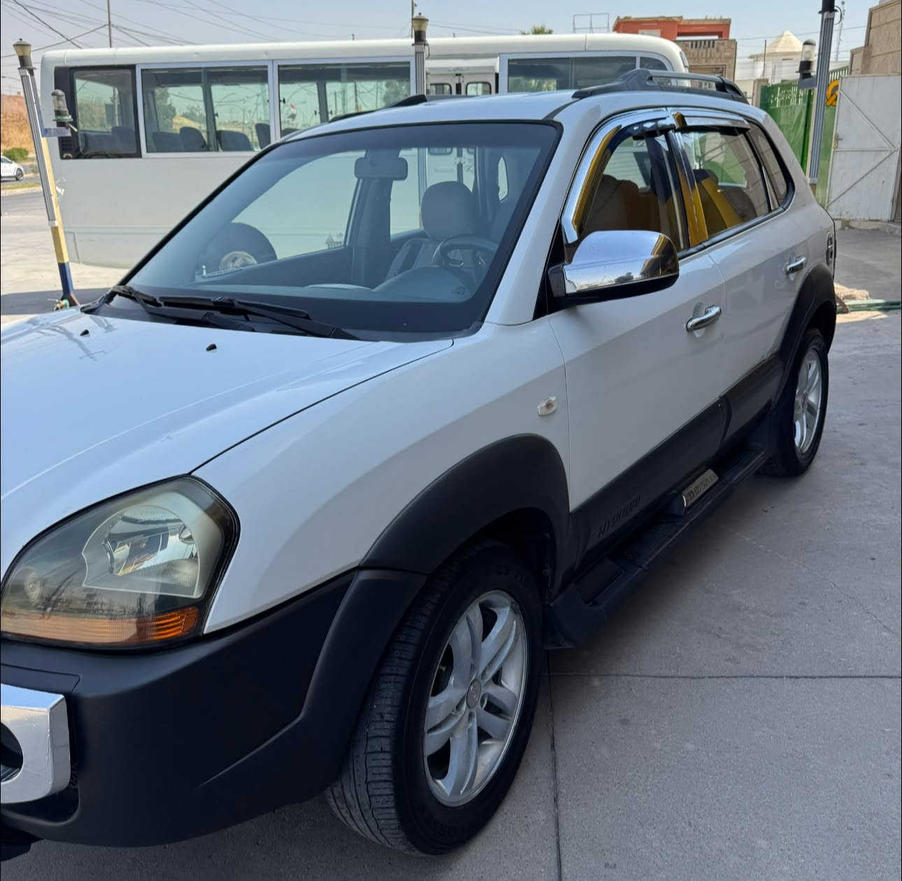 🚗 للبيع توسان موديل 2009 خليجي
✅ الماشية :  192 ألف كيلومتر
✅ المحرك: 2000 دوش
✅ الكفالة: عامة،  مكفولة من الضربة والصبغ عدا مكان  موشرة  باللوان الاخضر وتعديلات بارد بسيطة  بالصور بيها صبغ فقط
✅ الكير والمحرك: شرط، وخير من الله
✅ السيارة جاهزة ولا تحتاج إلى شيء
✅ استخدام شخصي وكل تفاصيلها واضحة في الصور

📍 الموقع: الموصل – حي العربي

💰 السعر: 110

📞التواصل :  ***********
