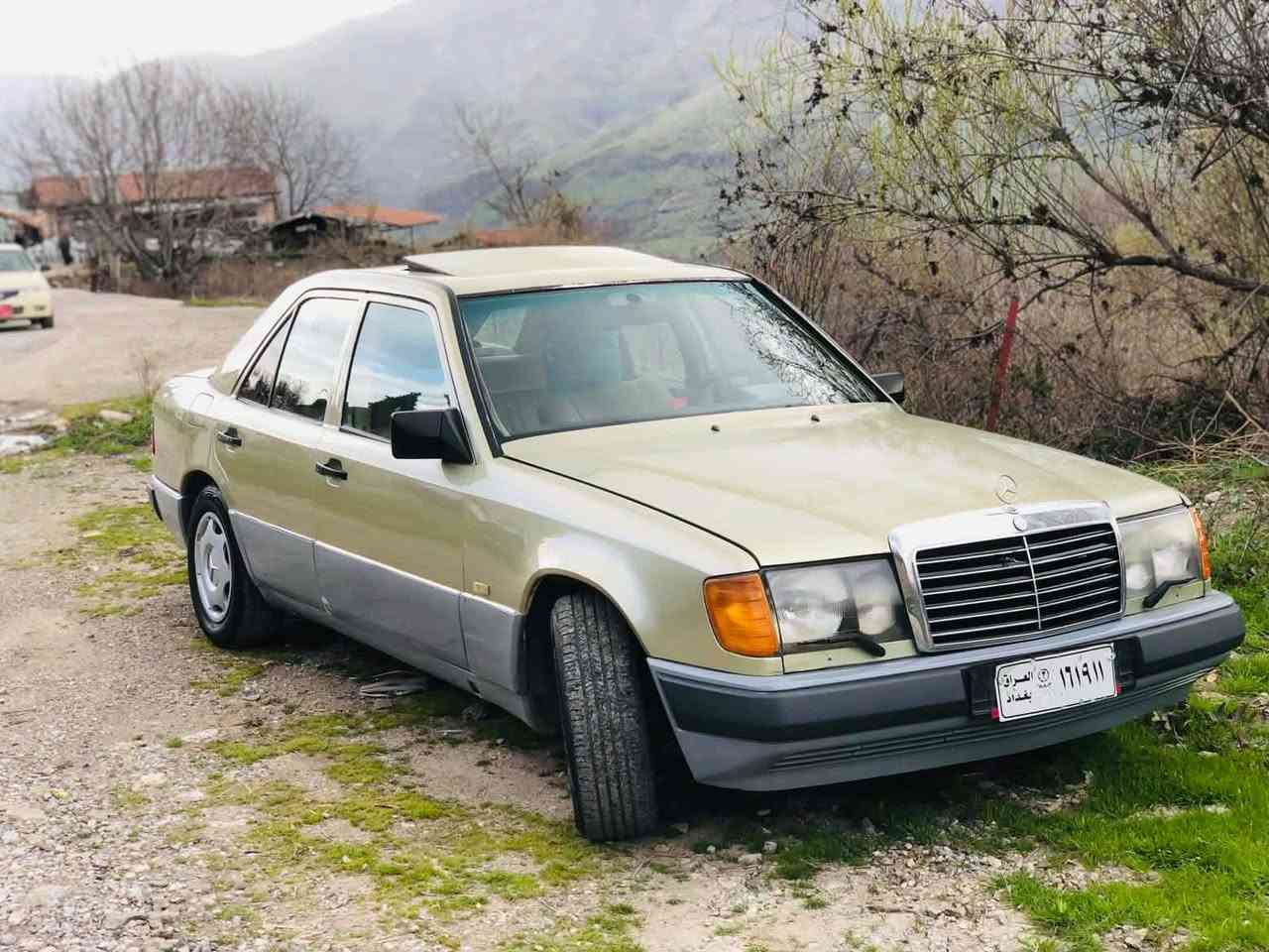 E300 
ئارمی سلیمانی                                                      ئارمەکەی ون بوە کتابی رەسمی بۆ کراوەتەوە
مەکینەی ئەرنەب زۆر مەزبوتە 
کارەبایی هەمووی مەزبوتە 
تایەی تازەیە 
ناوی زور تازەو جوانە 
سەیارەکە زۆر جاهیزە 
*********** السليمانية, العراق
