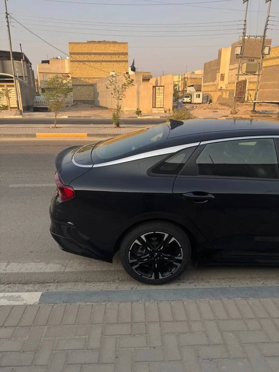 تفاصيلها
كيا فايف موديل ٢٠٢١ 

الون اسود 

الفئة جي تي لاين 

ماشية ٦٨ الف ميل 

سياره نضيفه حادثها بس بنيد بدون دواخل لا ايرباك ولا شي 

حسب ما موجود ب الصور هنا ب البصره بيها شبر ب الجاملق الامامي بارد لا مصبوغ ولا مفتوح ولا شي 

سياره نضيفه تايرات جدد 

محرك كير حداده كلهن مكفولات 

السعر ١٤٥ ورقه بيه مجال رقم *********** آسيا أثير ***********
