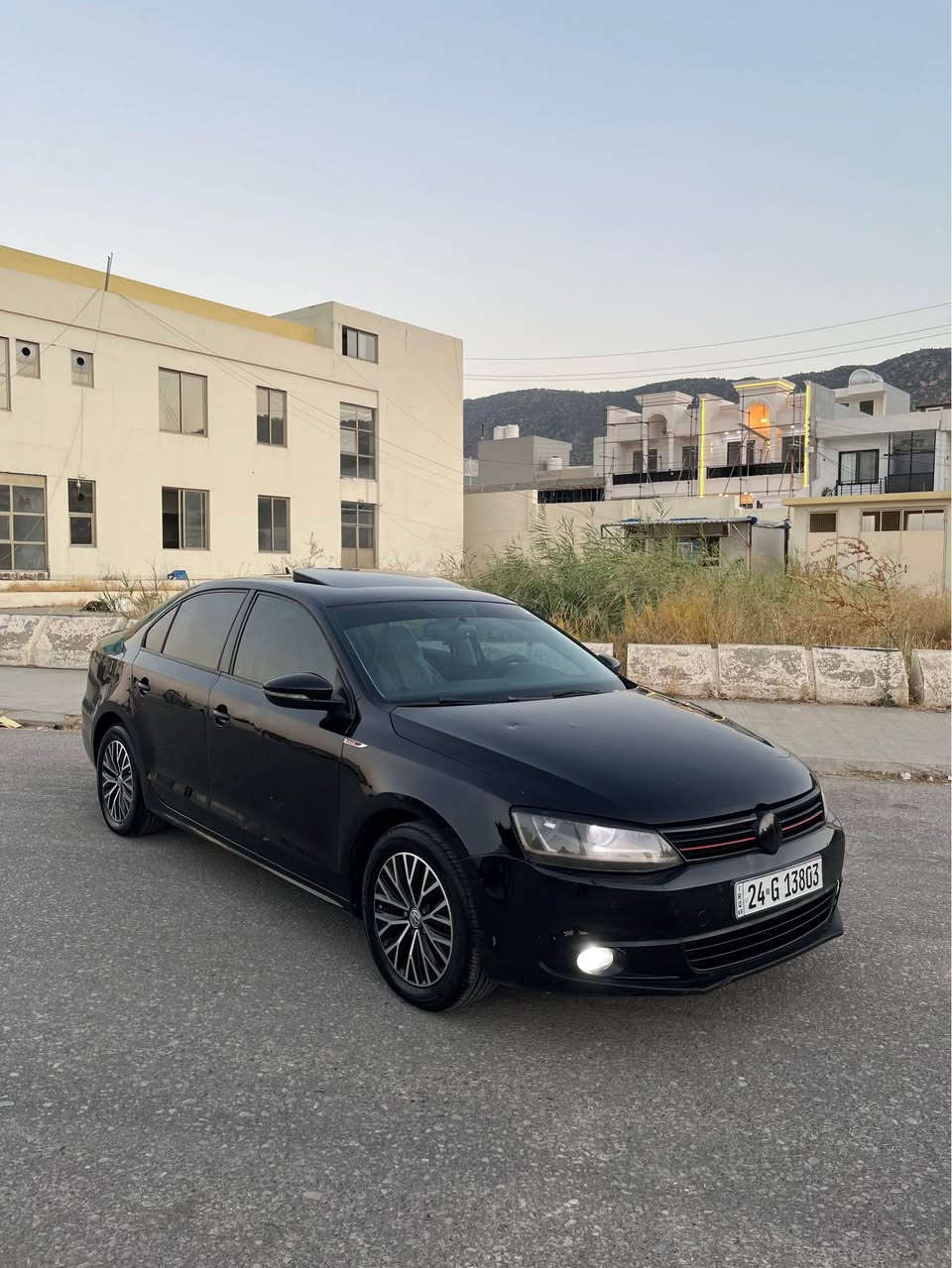 jetta 2012 xalije 

ڤۆلکسواگن جیتا خەلیجی
رەنگی رەشی قەتران 
مەکینە ٢٠ بێ تۆربۆ 
فول مواصفات 
سلایت - شاشە - حساس پێش و پشت - تەبرید لەمس - تەبرید مەرکەزی - گێر ئۆتۆماتیک 

سەیارەکە بێ مەسروفە جاهیزە 

گێر و مەکینە و بەناوکردن و غرامە بە شەرتە 

٣ پارچە بۆیاغە 
چاملغ+چاملغ+دەرگا 
٢ نیو دۆسە سبوغە
٢ تەعدیلی هەیە 

٢٠٠،٠٠٠ کم رۆشتوە 

سعری ٨٤ وەرەقە و مەجالی کەمی فرۆشتنی تێدایە 

***********
کۆرەک - واتساپ شقلاوة, أربيل
