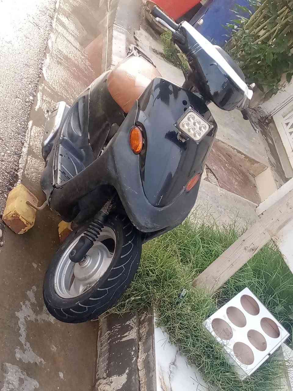 سلام عليكم دراجه يومها تسعه زروف للبيع دراجه مكينه حلوه ونشطه بس يحتاج شويه تعديل على كشره خارجيه وأوراق مكينه مفتوحه مره واحده بوشه وبستم كلشي شغال بيها ما عدا سلف يحتاج باتري وباقي شغالات سعرها مناسب يريد يراسلني خاص او واتساب رقم *********** مكاني العماره حي جامعه (( رجائن مو شراي لا يراسل وتفاصيل كلها كتبتها لحد يجي ويكلي شبيها))
