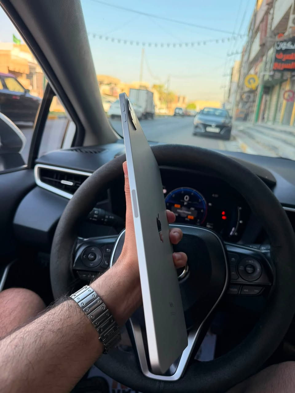 11Pro )m2
شخط ما بي طافي فلات الشاشه مكطوع بطاريه ٩٢تكدر تاخذه تستفاد من غراضه اليفيده يتصل***********
