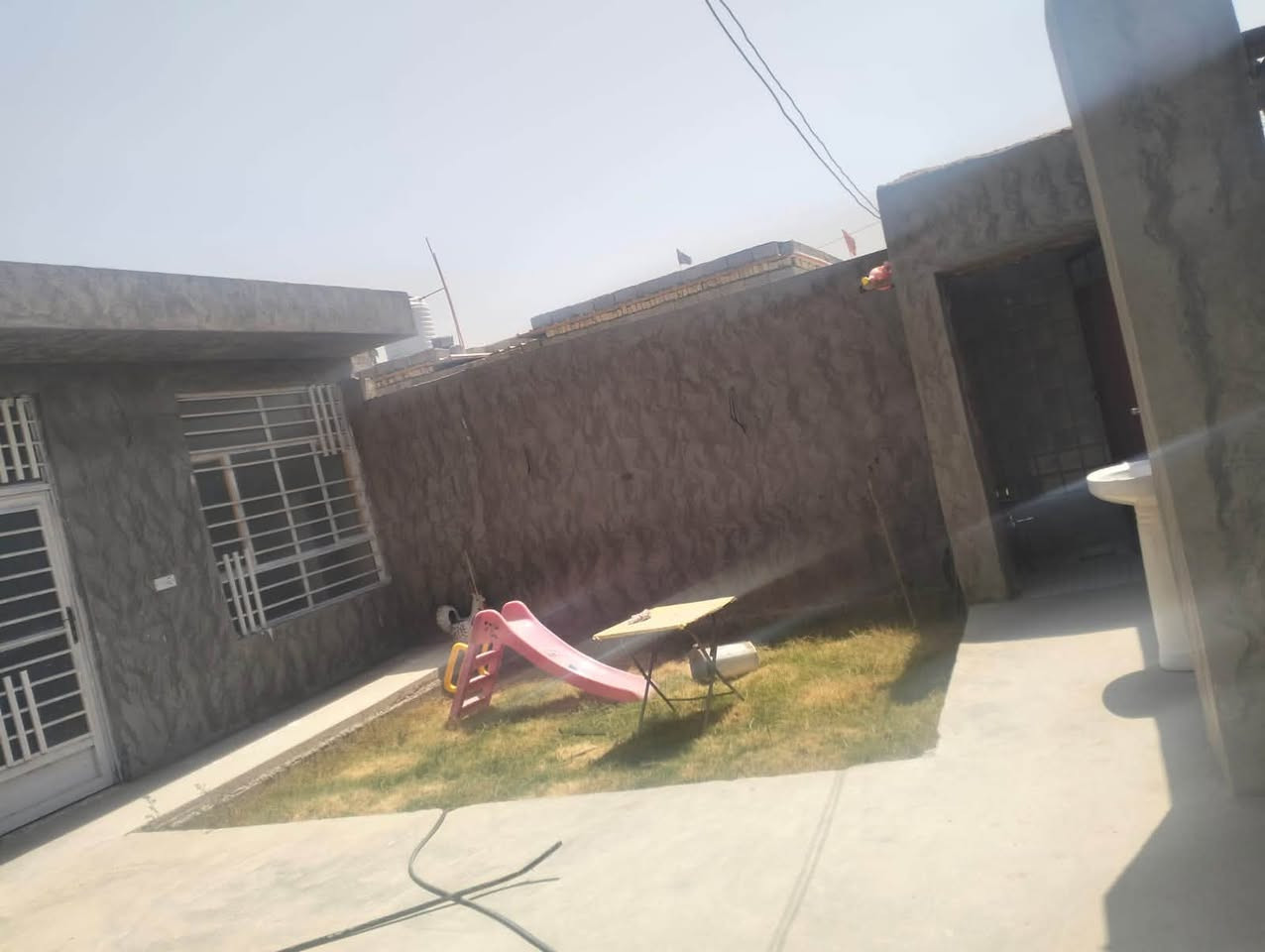 دار للبيع زراعي عقد ٣٥ بغداد جسر ديالى حي السلام الاولى قرب ملعب العيساوي كامل الخدمات مي كهرباء مجاري تبليط مساحه ١٦٥ غرفه نوم صاله مطبخ استقبال كراج حديقة ***********
