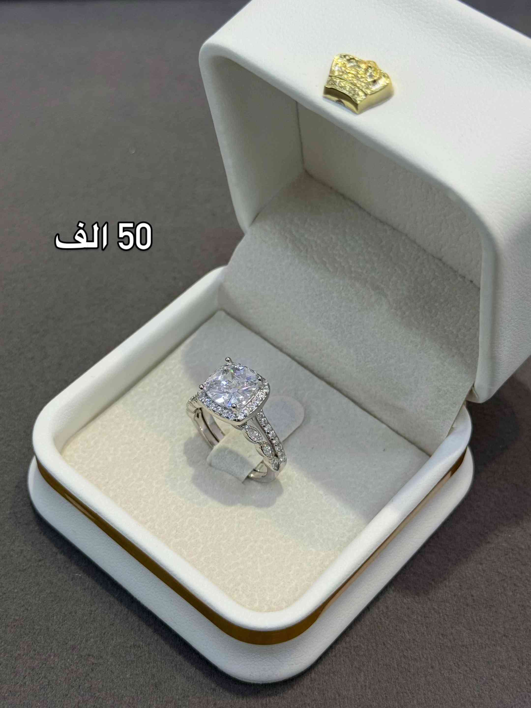 تميزي باطلالتك معنا ✨  الفخامه والجوده العاليه 👍✨ العنوان الديوانيه/سوق التجار/ شارع الصفافير  يوجد توصيل الى كافه محافضات العراق🛵🛵 ***********/*********** #ساعات #ساعات_نسائية #ساعات_رجاليه #reels #dimond 
