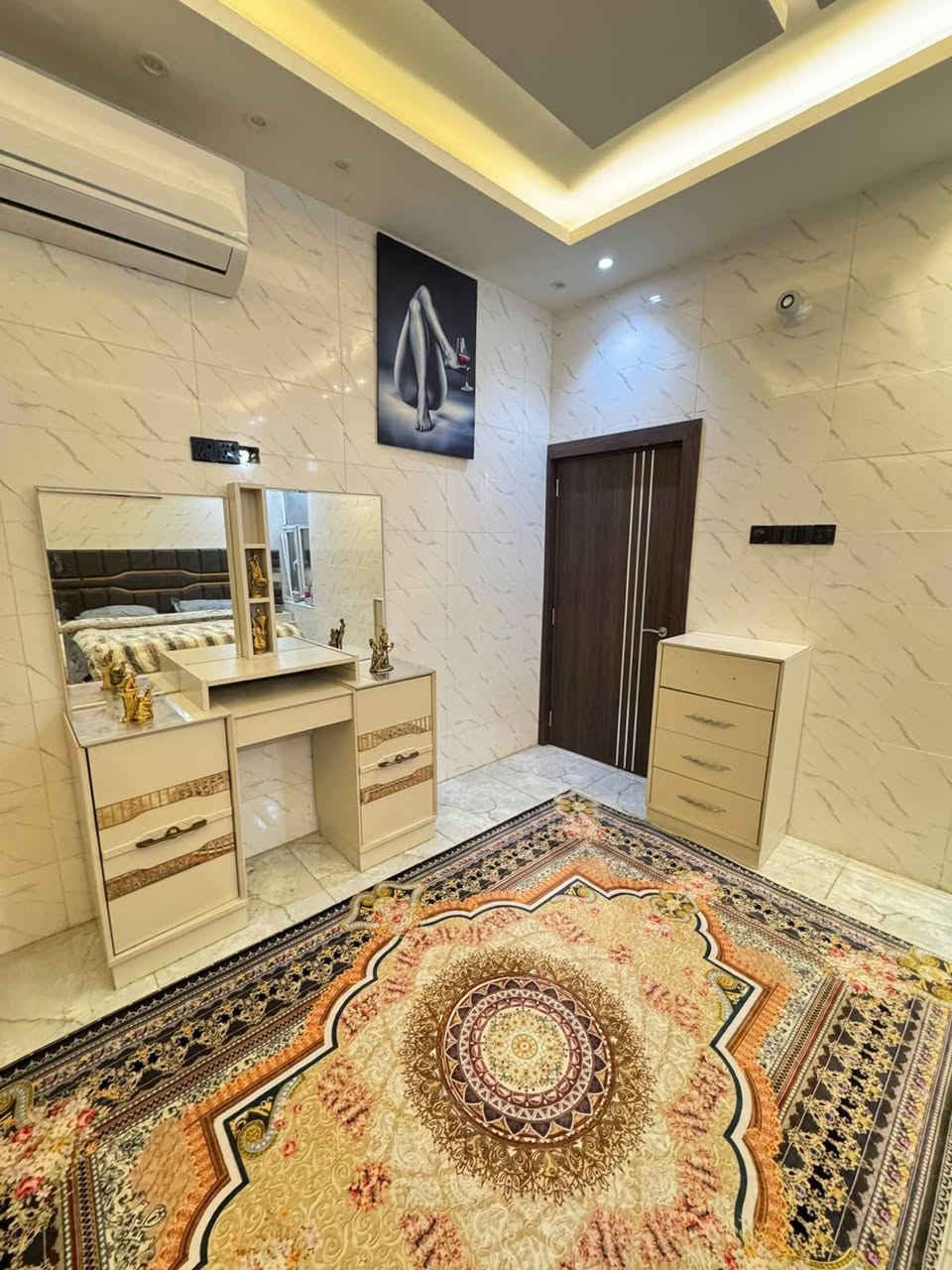غرفه 10قطع للبيع السعر 750
لاستفسار واتساب ***********
