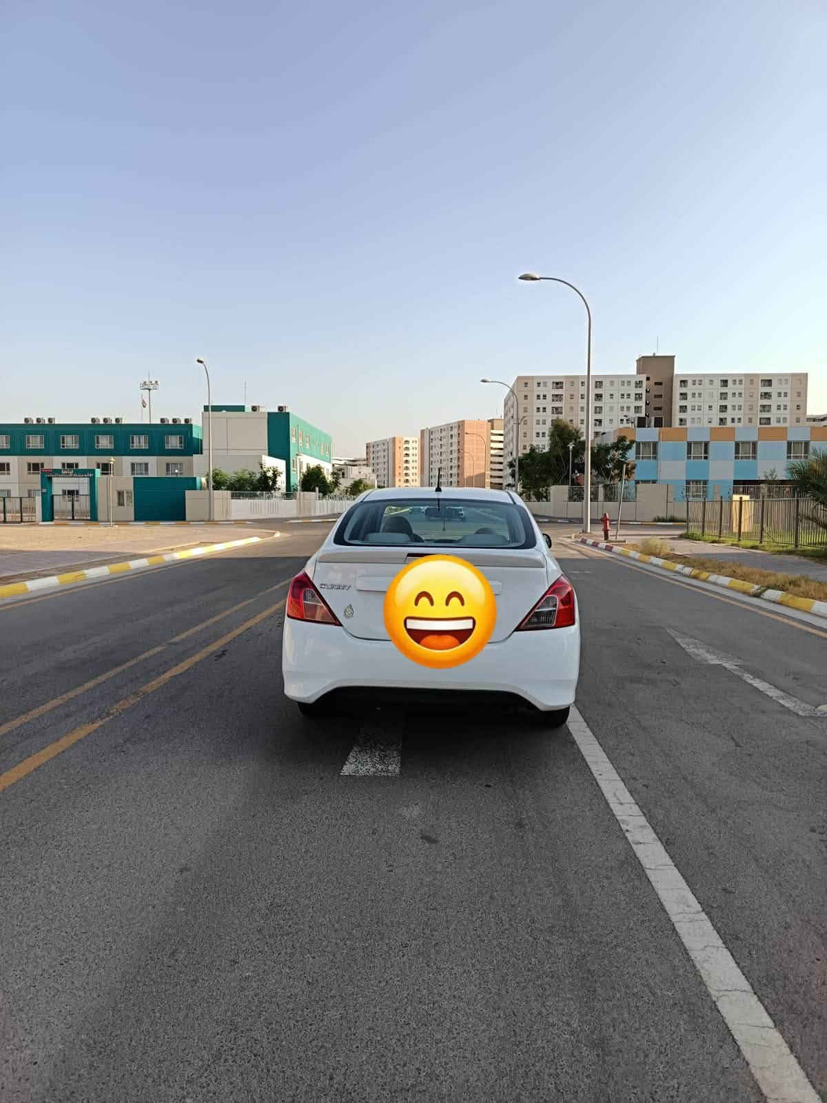 للبيع
نيسان سني هندي(بليته زركة) 
موديل 2020
رقم بغداد انكليزي بأسمي 
ماشية ٩٨ الف
صدر جديد
باتري جديد. 
بيها صبغ بالجاملغ الخلفي وقليل بالجنطة 
وبارد بسيط بالجاملغ الأمامي 
السيارة كل قطعها أصلية (بدون تبديل) 
مكاني بغداد 
سعرها ٩٨ وبيها مجال
سنوية بأسمي رقم بغداد
رقمي
***********

نص مكتوب في الصور:
- الجانب الايسر : بارد +رصعات ومعجون وخدوش
- الجانب الايمن :صصبغ معجون+بارد +رصعات وخدوش
- سونار الدحدوح