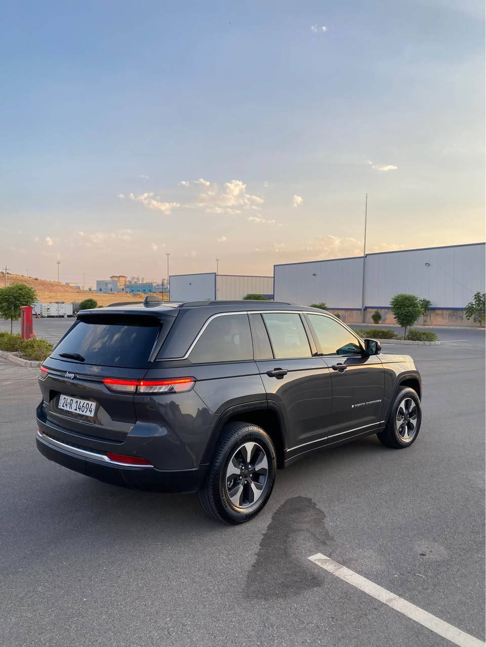 Jeeb Grand Cheroke 2024 Limitid 4xe
 
سيارة فول فول مواصفات مكفولة 
دفع رباعي 4x4 
تجي بنزين و هايبريد و كهربائي 
ماشية ٥٥ الف ميل 
مكفولة مواصفات بانوراما باب بصمة سيارة شغال
سيارة مرقمة جاهزة و ب أسمنا 
كير و محرك ب شرط 
تحويل وكالة و غرامات ب شرط 
و صفحاتها بدون ملاحظات ابد 
ضررها فقط مصطرة بونيد يعني ربع بونيد معا نص جاملوغ صبغ
بدون دواخل ب شرط و بدون ارباكات بدون بدنة و شواصي 
و اهم شي سعرها و ب هذا المواصفات بلاش بلاش 
سعر ٢٩٤$ ورقـــة و مجال 
للمزيد من المعلومات اتصل على هذا الرقم 
كورك-واتساب 
*********** سميل, دهوك
