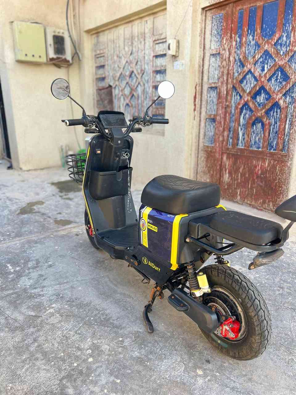 السلام عليكم r7 للبيع دراجه كلشش نضيفه وكدام عينكم مابيه كل نقص بطاريته حجم 32 نضاف بعدهن صارله اقل الشهرين كل نقص مابيه وكامله وكهربائيات شغاله سعر 450 وبيه مجال العنوان بصرة تنومه رقم الهاتف ***********
