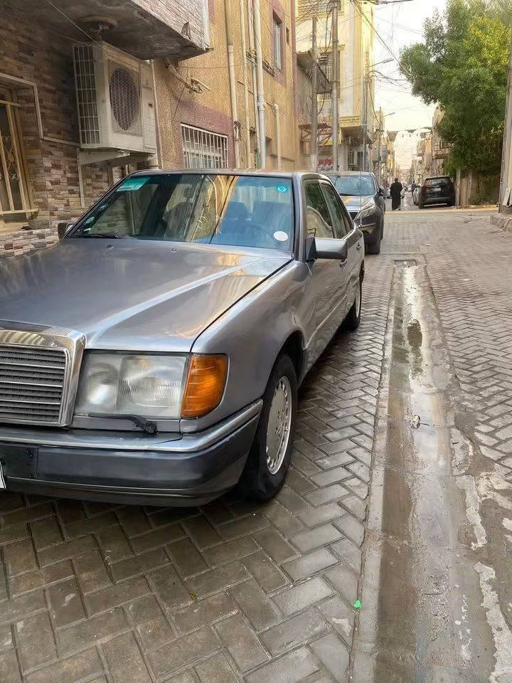 السلام عليكم
مرسيدس دب E300 للبيع
موديل 1988 
صبغ عام جمالية
محرك بلاد عنكبوت قبق اسود 
سلايد طگتين شغال 
رقم بغداد بأسمي تحويل ثاني يوم
سعرها 58 وبيها مجال 
للإستفسار ***********
