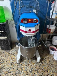 خلاط كبير للبيع الاتصال على 07764254226