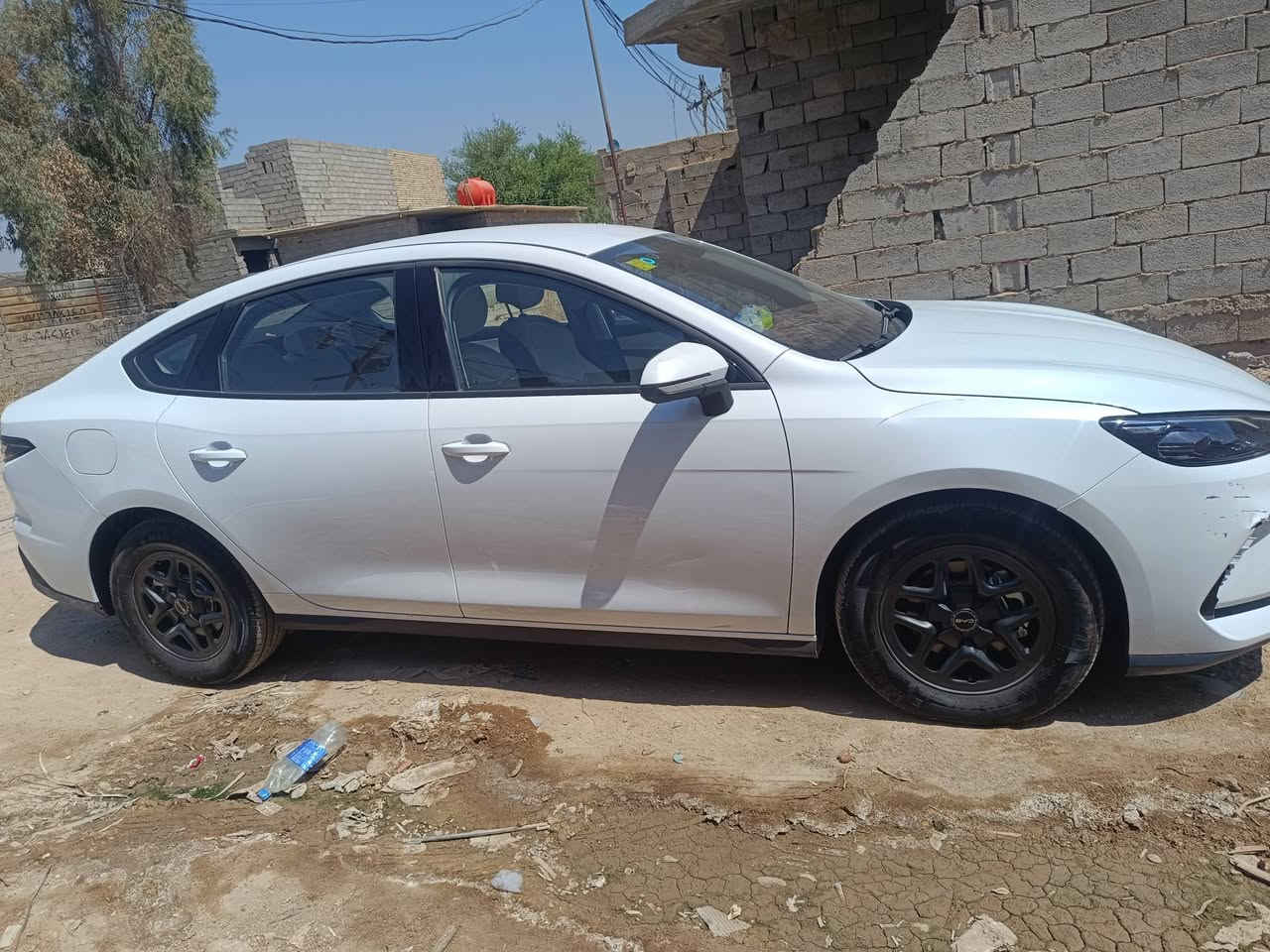 سلام وعليكم من رخصة الادمن بي واي دي سيل فايف للبيع سيارة 

كلشي موضح بالصور بس ضربة الي بدعامية مال تحميل سيارة 

عارضها 19/500 وبيهة مجال سيارة كلشي بيهة كامل من أدوات

 طوارئ  سيارة بسمي شخصيا تحويل ثاني يوم

سيارة رقمهة اخو المميز 

وشاحنة اصلية والي يحب يستفسر هذا رقمي بيه واتساب 

***********  أتصل بيك خير وادلل
