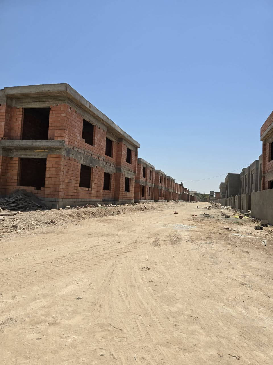 دار سكن للبيع .المساحة ٢٠٠ متر في مجمع السخاء مجاور مجمع نوروز خلف المدينة الترفيهيه المركزيه الجديده في بعقوبه..حي المعلمين .مجاور دور المعجون القديمه..تم دفع مبلغ ١٢٠ مليون والباقي مبلغ ١٨٠ مليون تسدد بنظام الاقساط كل ٣ اشهر ١١ مليون. ...وهي مشموله بنظام القرض المصرفي ١٢٥ مليون... ولم نستلمه
..علما ان رقم الوحدة السكنية في المجمع C39 ركن في بداية مدخل المجمع..للراغبين بالشراء الاتصال على الارقام/ ***********///***********
