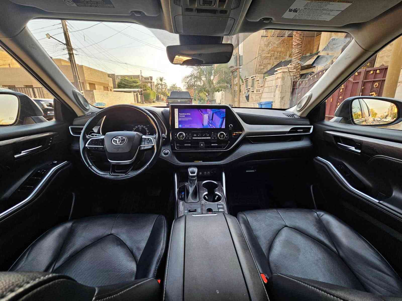تويوتا هايلاندر موديل 2023 هايبرد
مواصفات الامريكي ليمتدد فول 1/1 
حادثها بسيط ، ارباك سليم ،
بيه صبغ بقبغ الجنطه ، وبارد حافه البنيد
سياره نظيفه جدا جاهزه مابي كل نقص فول مواصفات
السعر 335 ورقه للاتصال ***********
مكاني بغداد - حي الخضراء
