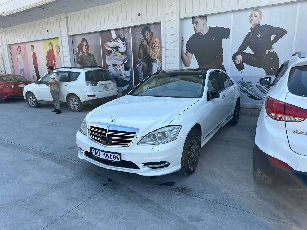 مارسیدس s350     مۆدێل 2011    بیلادی amg  واتە فوڵ فولە  ئەوەلیات بەشەرت  مەنەفێست  هەزەو پاکانیە بەشەرتی هەموو سێتەڕەو مەفرەزەی کودستان   گێرومەکینەو تەقەو ڕەقە بەشەرت   مەکینەی لۆکە تازە گۆریومە   دوپارچە ی گچکە سبوغی ئەوروپی هەییە    ژ.م : *********** سوران, أربيل
