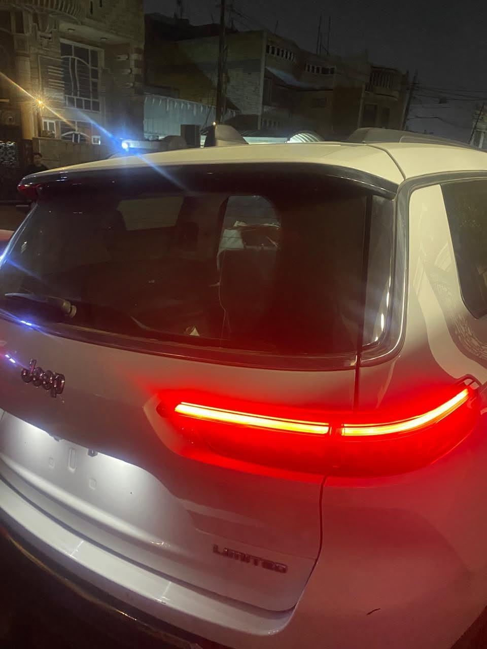 جيب ٢٠٢٣ لون ابيض فئة لمتيد فول مواصفات مكينة ٦ سلندر حادث طعجة بالصفحة مال السايق ومصلحة pdr بدون ايرباك السيارة جديدة السعر ٣٦ ونص يعني ٣٦٥ ورقة بيهة مجال مكان السيارة بغداد الامين الثانية للاستفسار الاتصال على *********** رقم الشاصي 1C4RJKBG8P8771795
