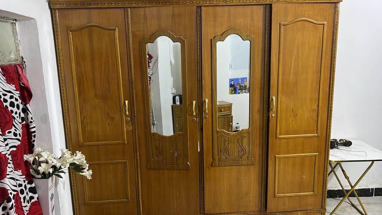 السلام عليكم غرفه نفرين وغرفه نفر للبيع استعمال قليل بسبب نقله بيت سبب البيع الاستفسار على هذا الرقم ***********
