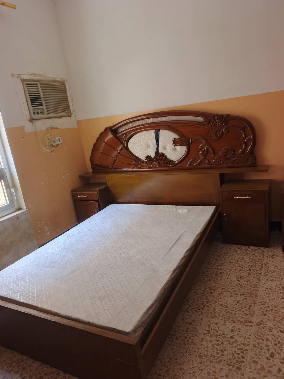سلام عليكم غرفة نوم صاج ثقيل ونضيفه حيل سعر 400 وبيها مجال وكو توصيل ***********
