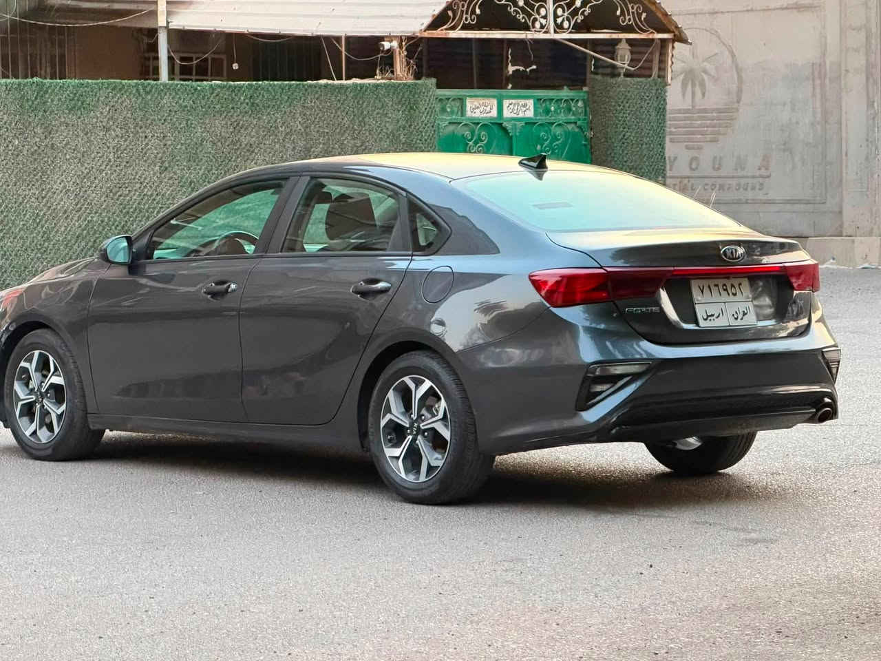 السلام عليكم 
للبيع فقط 
فورتي موديل 2021
حادثها جاملغ امامي جاملغ خلفي 
وصور الحادث ناشرها 
السنويه بعدها ممنتهيه 
محرك 2000ممفتوح 
رادار امامي جانبي 
كأمره دوار 
السعر 117$
العنوان زيونه 
موبايل ***********
