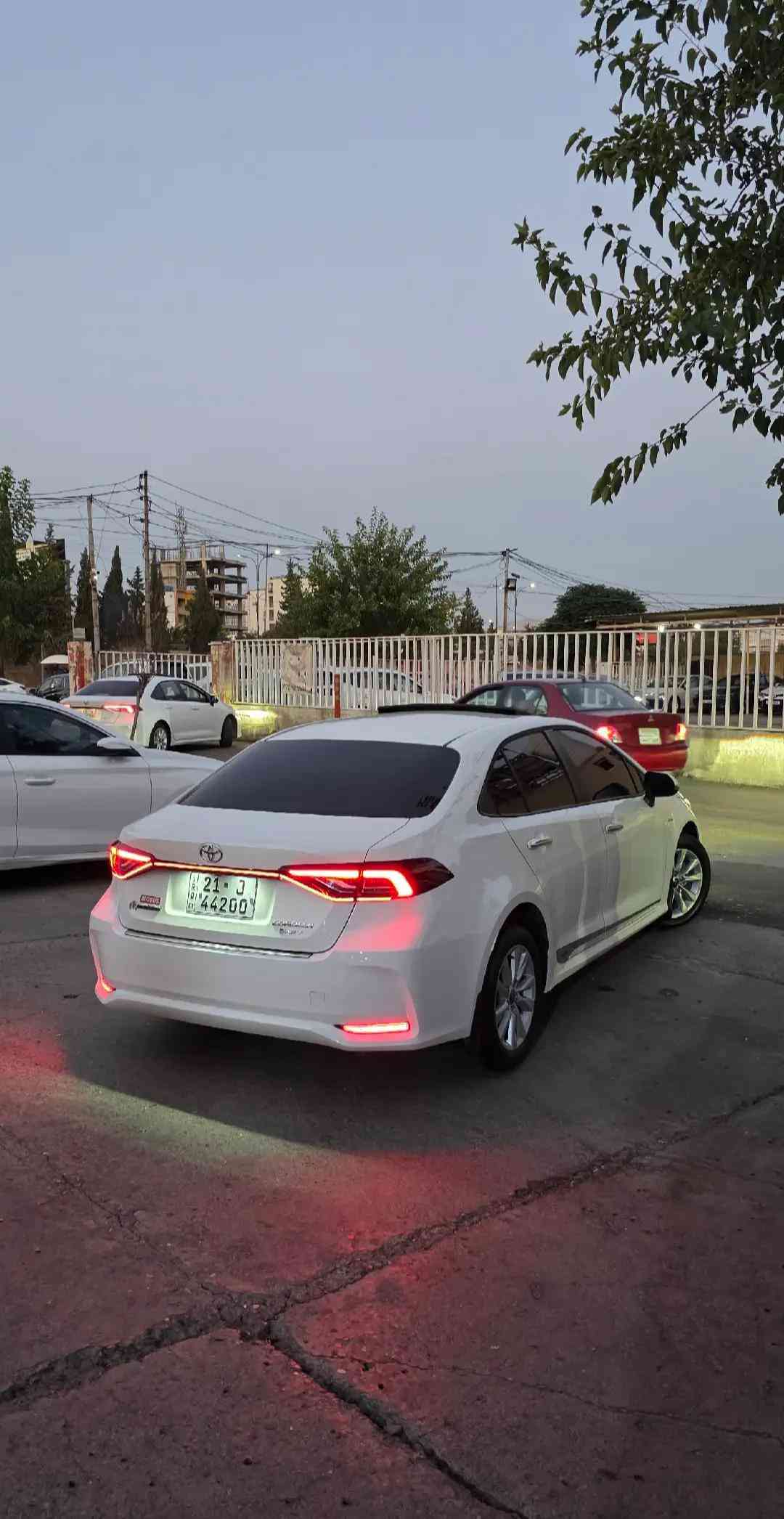 تویوتا کڕۆلا ـ2025 بی بۆیاخ مواصفات HEV بلاجکتۆر ، صلاید ، لایت زینۆن ، کوشن جلد ، ویل کەپ ، ڕادار ، ئاوینە ئیشارات ، دەسک بصمە ، شاشە گەورە ، گیچ ئەلیکترۆنی ،  کوشن جلد ، بریک بصمە ، بصمە ، بگ لایت لید ، کامیرە ـ10.000 Km مەکینە 1.8 HEV بۆ زانیاری زیاتر کۆمینت یان پەیوەندی بکە ☎️.  *********** 📞 *********** 📞 ناونیشان سلیمانی شەقامی مەلیک محمود  Salahaddin Auto — معرض صلاح الدین  https://maps.app.goo.gl/GTqjTbohj8BvP
