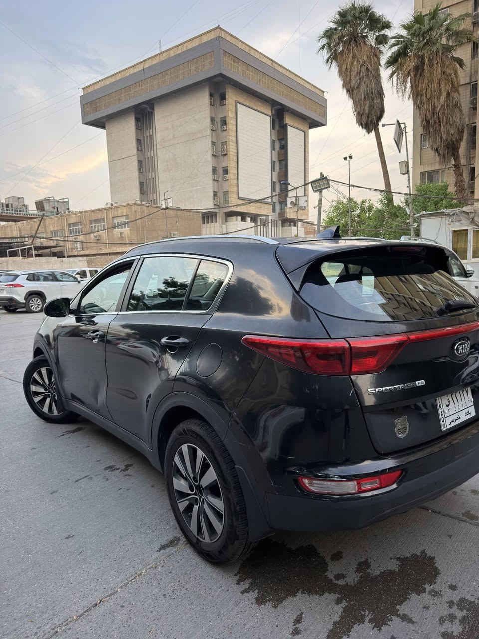 ((بيع بيع فقط بدون مراوس))
السعر مناسب جدا: 128 💲ورقة وبي مجال محدود بدون احراج ))

سبورتج 2017 وارد امريكي 
محرك : 2400gdi
مواصفات عادية
كامرة خلفية 
كشن السائق تحكم كامل كهرباء 
اضائة ترحيب 

ممشى السيارة: 78 ميل
--------------------------------------
عليها ادامة كاملة يم الحسام دهن كير دهن محرك تنضيف غرفة احتراق بلكات نوزلات باتري كله جديد + تخم تاير جديد ☑️
تبريد ثلج كير ومحرك مكفولات ☑️
حالة الغرفة: ممتازة☑️
حالة السيارة: جاهزة للاستعمال بدون اي مصرف ☑️☑️☑️
--------------------------------------
الحادث: بنيد جاملغين وباب السائق ❌❌
الجراد: قمارة (مكفولة من الصبغ لكن جاردة)وبنيد وجاملغ جاردات تعرفون اللون الاسود بالكوري يجرد(( لا يوجد سونار ))
+رقم الشاصي بالصور❌❌
--------------------------------------
اصوليات السيارة: رقم بغداد بأسمي تحويل مباشرتاً بعد البيع ☑️
--------------------------------------
موقع السيارة🌏: بغداد مجمع 28 نيسان الصالحية 

--------------------------------------
رقم الهاتف واتساب: ***********

((((غير متواجد ماسنجر وتعليقات))))

الراغب بالشراء يتصل او يراسل واتساب 
التفاصيل كلها مذكورة اخوان ارجوا متنعاد الاسئلة تحب تفضل وشوفها وطابق بكلامي بالواقع تحياتي للجميع 🤍
