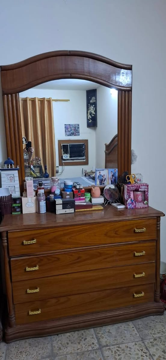 غرفة صاج شغل عراقي زوجي مشتغلها داخل خارج صاج ثكيلة مابيها خدش واحد  بس نقصها كنتور وياها مندر نفرين جديد سعر ٨٥٠ بيها مجال شويه التواصل علخاص او اتصال  ***********

