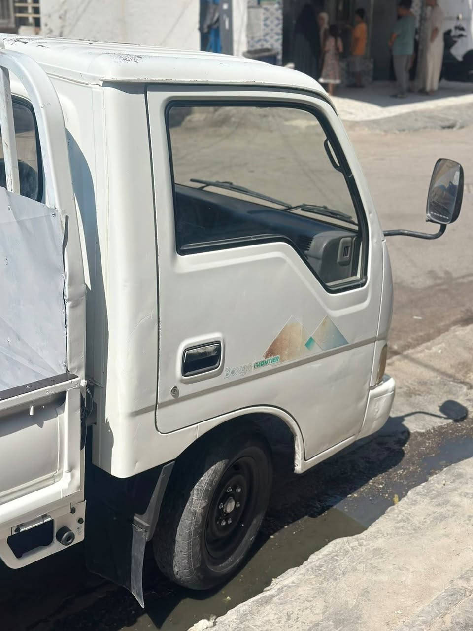 سلام عليكم
كيه فنتيره موديل 2000
قماره صبغ مابيهه 
صبغ بس البدي 
مكينه جديده 
سعر السياره 65وبيهه مجال 
مكان السياره الارفلي 
رقم الهاتف
***********
***********
