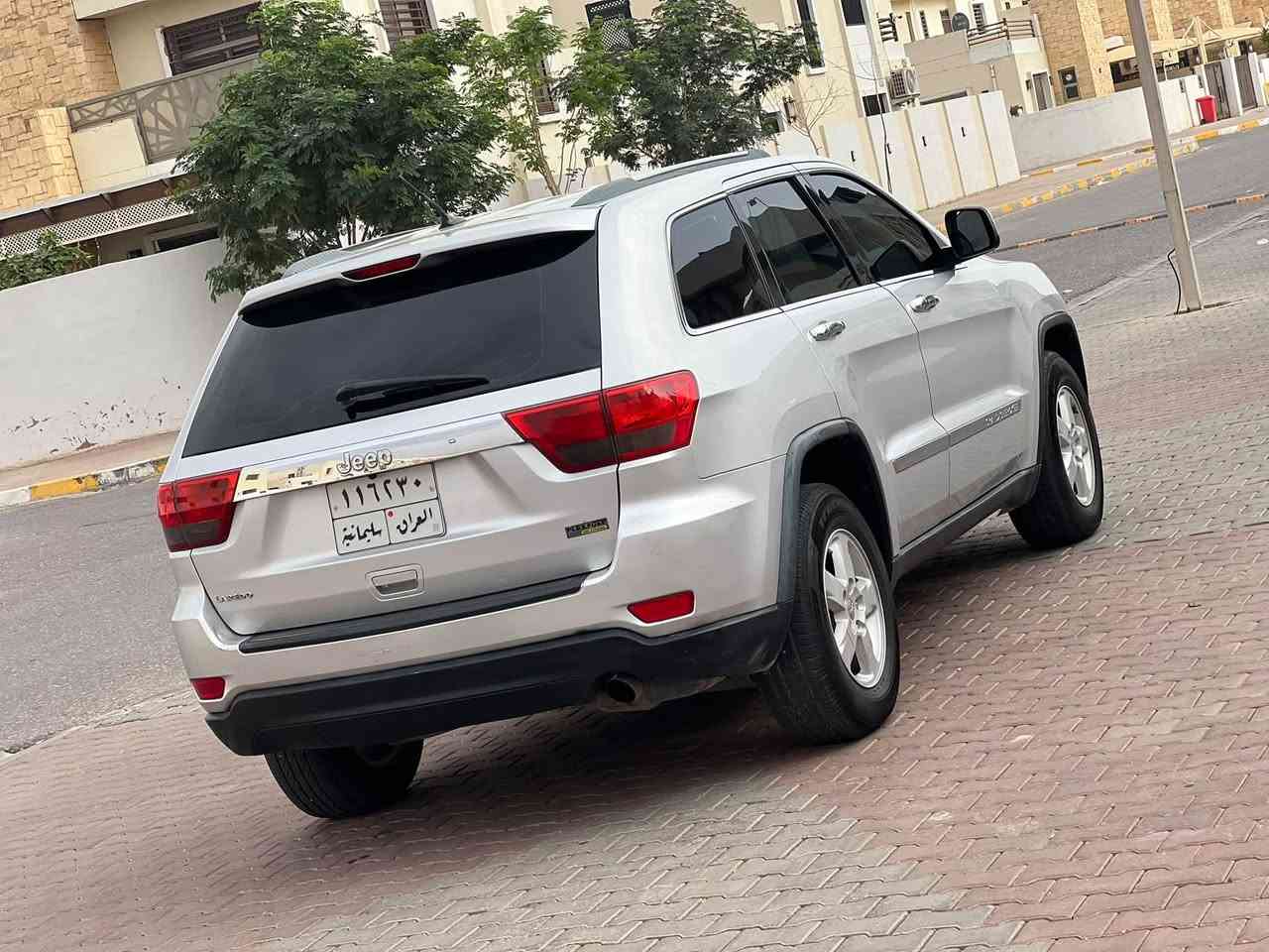 جيب لاريدو • ٢٠١١ • ٦ سلندر