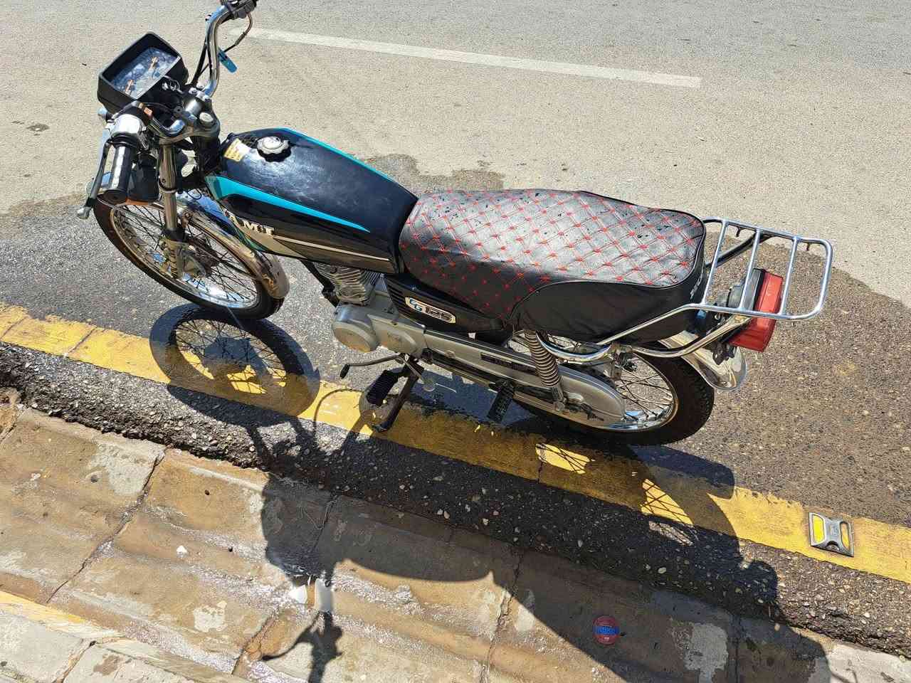 دراجه للبيع موديل 20 نامه أوراق اصوليه 
دراجه جاهزه ونضيفه 
محرك مفتوح نضيف لايدخن لايبخر ناعم وشلعه فول
كهربائيات شغاله عوزه بس اشاير فقط

سعره ٥٠٠ 
***********
قضاء الحي
