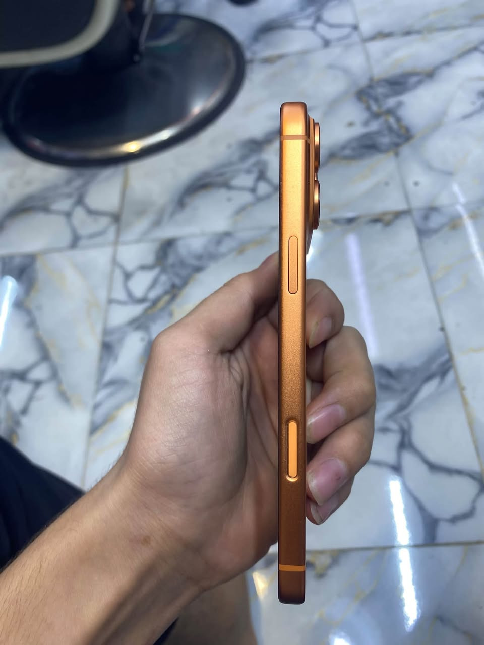 السلام عليكم أيفون 17برو ماكس الجهاز بطاريه 100🔋عدد دورات الشحن 59 جديد بس الشاشة نقص مكسورة أبيع طافي مكاني بغداد قرب مرور التاجيات السعر 650 وتحاتي للجميع الرقم ***********
