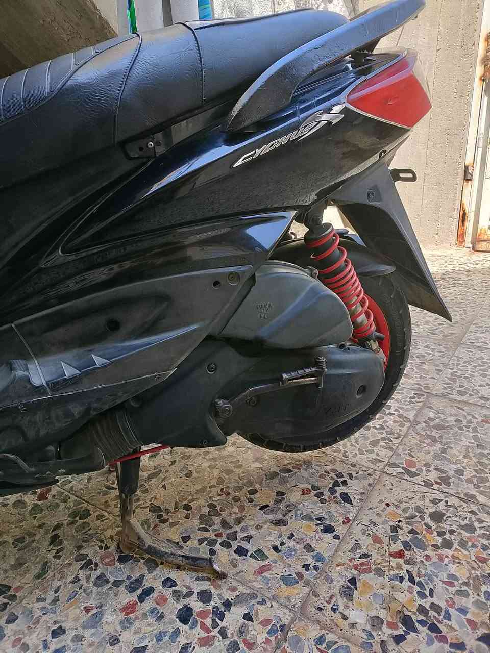 سكنس فحل نوزل الدراجه نظيفه كلش ومزوده بلادي ومكينه خرسه وطستها حلوه سعرها 750 للاستفسار اتصل ***********

