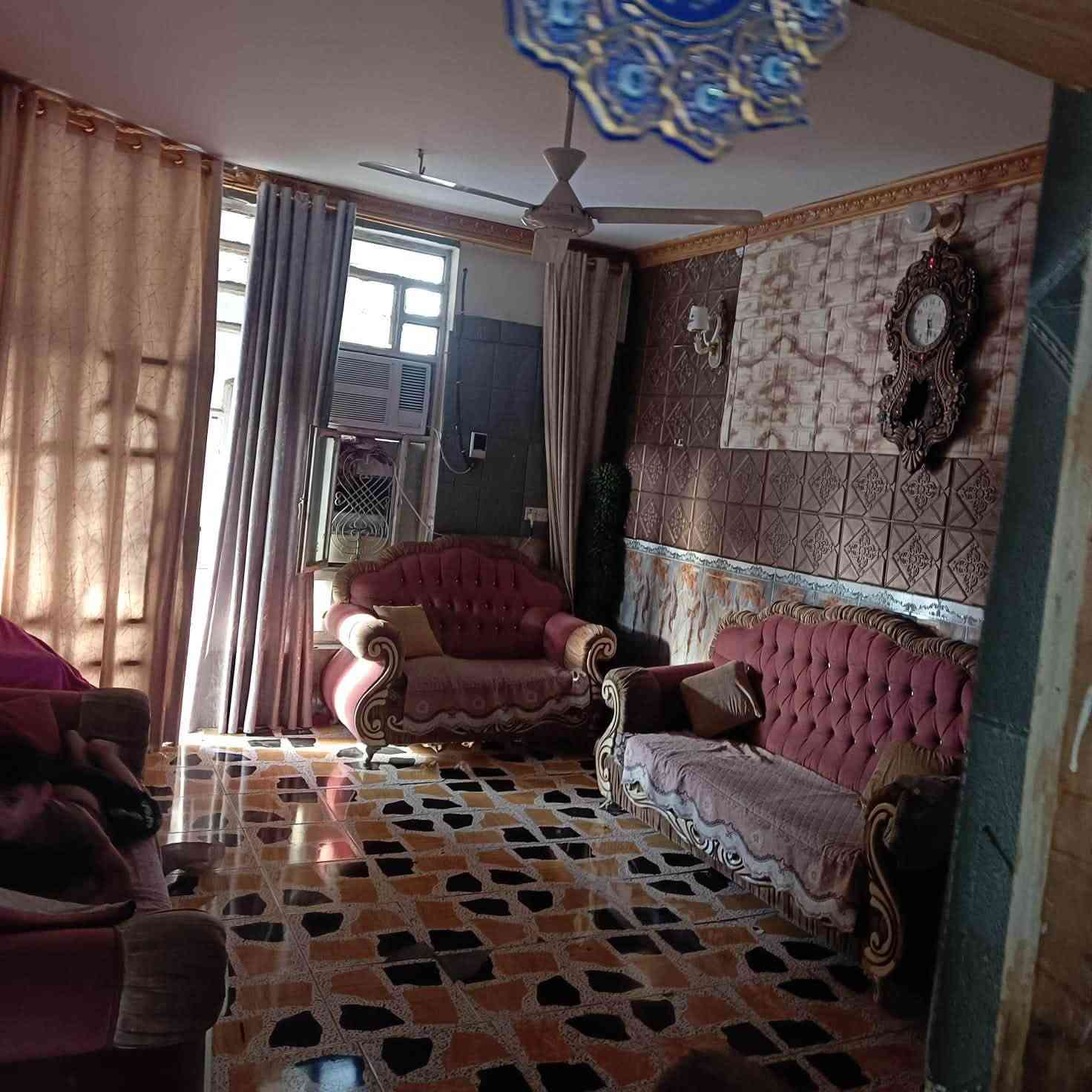 سلام عليكم بيت مساحه 150متر كامل مرتب وعالي عن شارع بيت كله سراميك  ومرسلين  بنا طابو سكف صب يحتوي على غرفه وصاله ومطبخ ستقبال صحيات خرجيه وداخليه طارمه جبيره ممر داير البيت بيتونه صطح كامل استاره كافت الخدمات موجوده مدرسه قريبه كهرباء ماي مولده ذهبي شارع حله شارع ميه هم قريب عليه بيت بلديه مرقمه عل تطويب معملات تطويب كامل السعر 38 وبي مجال قليل الشراي  العنوان محيزم الثانيه شارع منطقه صاير شارع كدامه 9متر الستفسار مراسلت الصفحه ونتصال ***********
