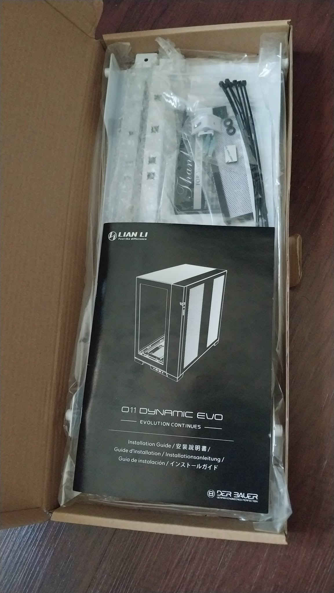 السلام عليكم lian li o11 dynamic evo استعمال قليل بالكارتونه مع كل ملحقات  سعر 90 قفل سعر جديد 160 تواصل ‎***********
