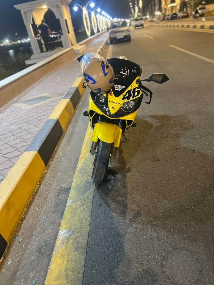 F4i • ٢٠٠٤ • ٣٨٥٠٠