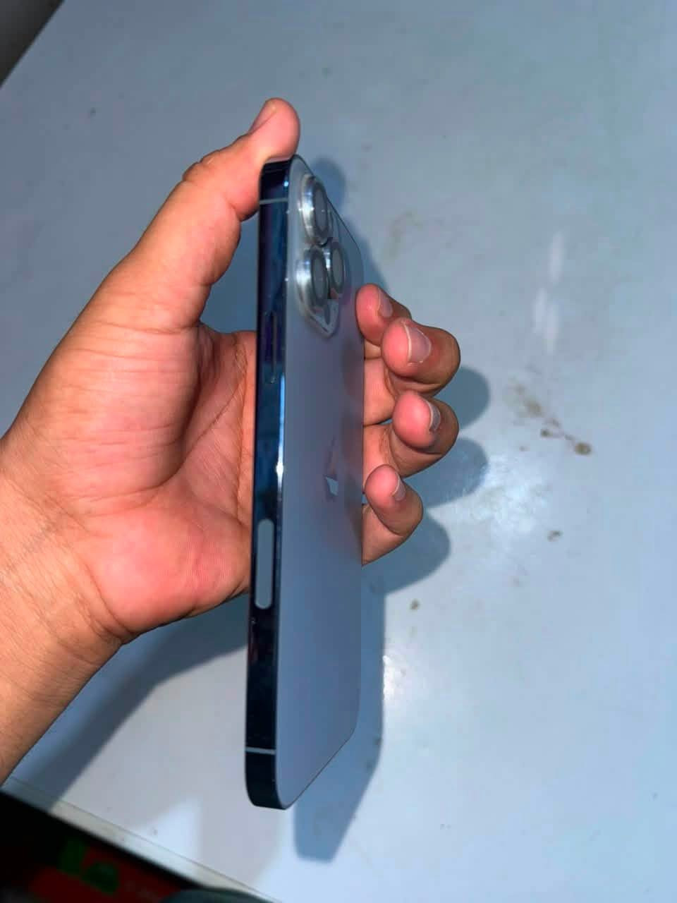 🔥 للبيع iPhon13  Pro Max 🔥
الحالة: الجهاز نظيف ما مفتوح 
عدا البطارية بدلة جديدة83% 🔋
اللون: بحري
الشاشة والكاميرات: 100% 

السعر: 700.000دينار وبي مجال
المكان: بغداد 
استلام يد بيد + فحص

للتواصل: ***********
واتساب فقط
