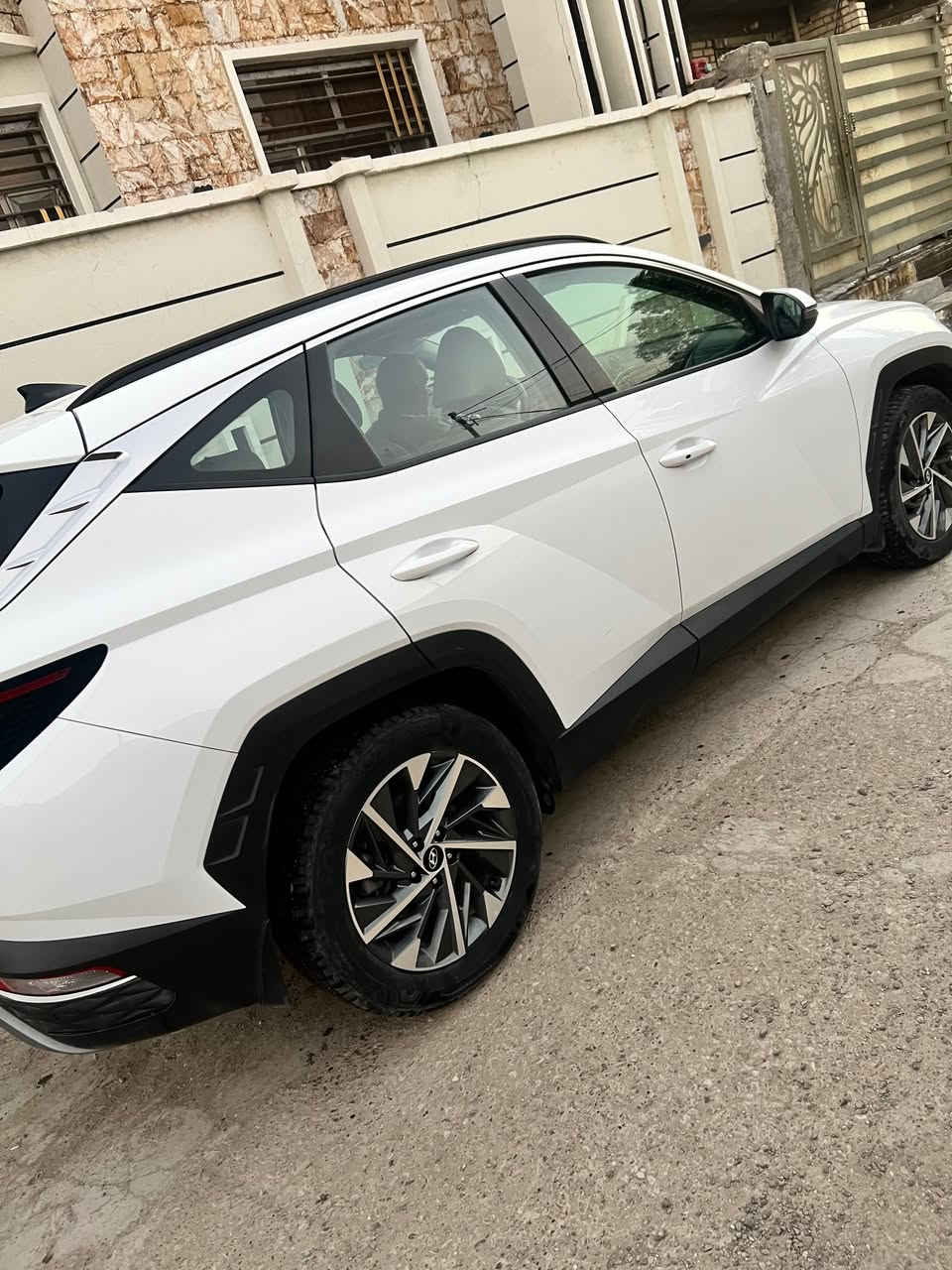 توسان 23 
مواصفات خليجي 
ماشية 36,500 كيلو 
المكان بغداد المحمودية 
للتواصل ***********
