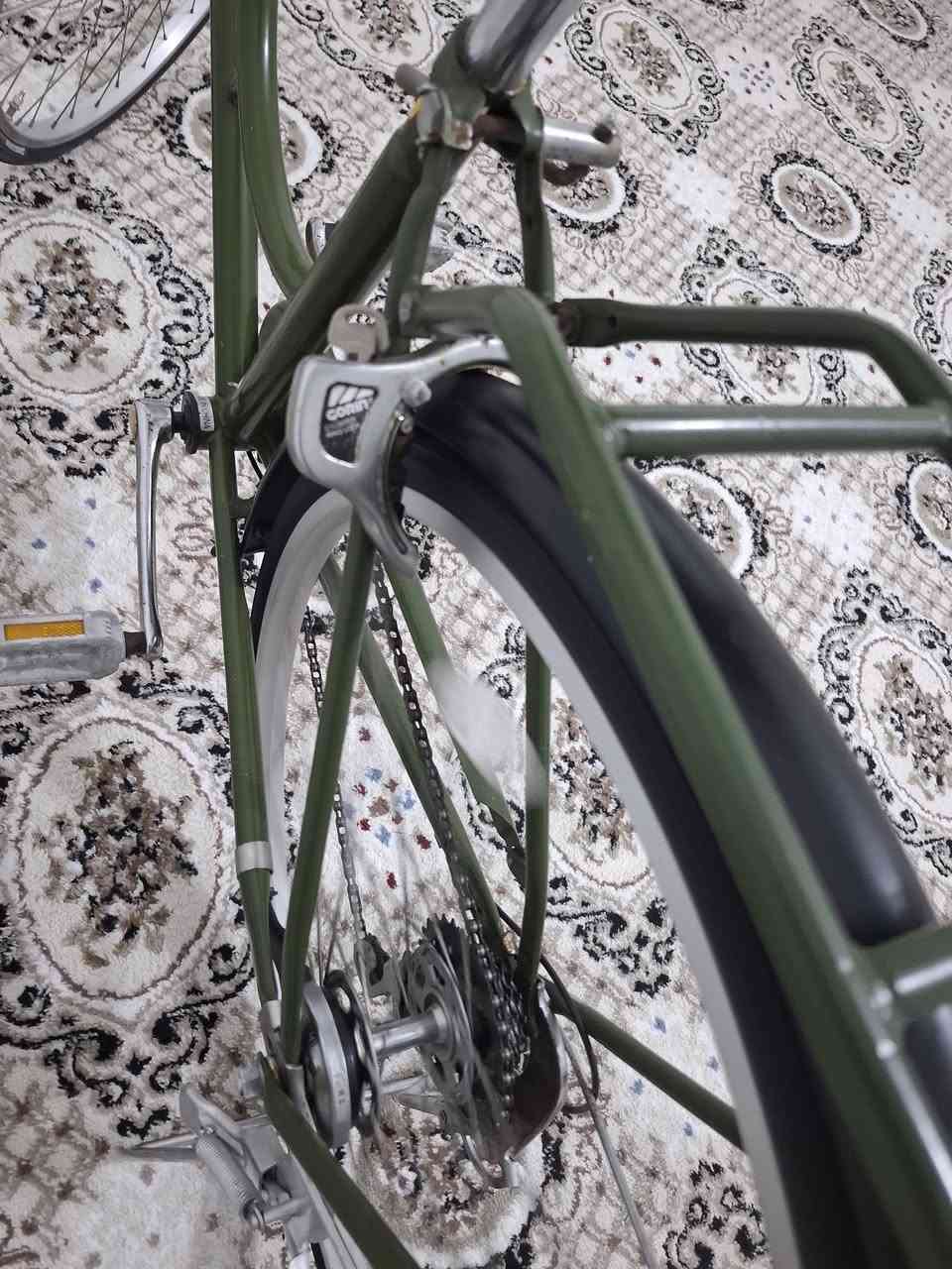 🚲 بايسكل ياباني بالة أصلي (شغل نظيف)
​المواصفات:
​الستايل: تصميم كلاسيكي راقي
​اللون: عسكري 
​الحجم: 26
​الإطارات: تايرات Bridgestone أصلية بحالة ممتازة
​الناقل / الكير: 6 سرعات ماركة Shimano اليابانية الغنية عن التعريف
​الملحقات: لايت شغال + قفل مركزي أمان أصلي
​📍 المكان: أربيل
📞 للإتصال أو الاستفسار: ***********
