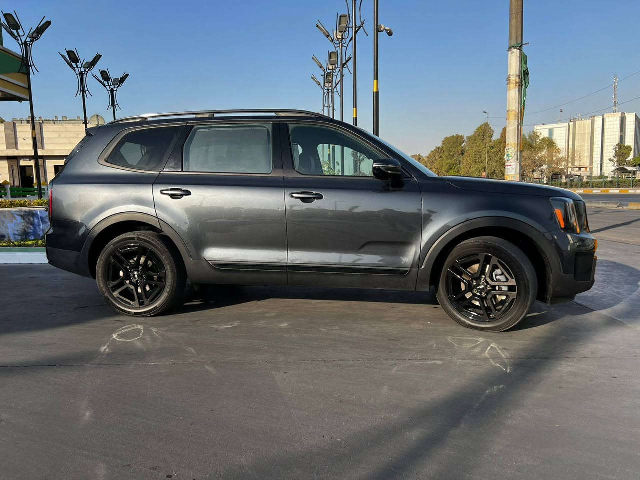 السلام عليكم كيا تيلورايد 2024 Sx Xline وارد امريكي
ملاحظة مرقم بغداد شهداء اسويلك وكاله 
Kia Telluride SX XLINE 2024 3.8L

المسافه المقطوعه : 30 الف كيلو  
          حجم المكينه : 3800    V6
           حالة الايرباك :سليم 
                      الضرر : قبق جنطه مستبدل 
   
#الموصفات 
1. شاشه 
2. كامرا
3.لايتات لد
4. بصمه 
5. كشنات جلد مشمشي
6. هندبريك بصمه 
7. رادار تحديد مسار
8. رادارات 360
9.فور ويل 
10. اوتو ستوب
11. حساسات خلفي امامي
12.اوتو هولد 
13. اشاير بالمري 
14.بكلايت لد
15. نظام ايكو + نظام تزحلق
16. فتحتين
17. هيترات بالكشنات حار بارد
18.كامرات 360
19.كامرا بالمرايا
20.بردات خلفيه
21.سبعه راكب
22.كشن السايق ميمري
23.كشنات خلفيه كهرباء
24.داتا شو
25.سقف كنتارا
26.ويل كب بلاك
27.كشافات 
فول مواصفات 1/1 
  ***********
