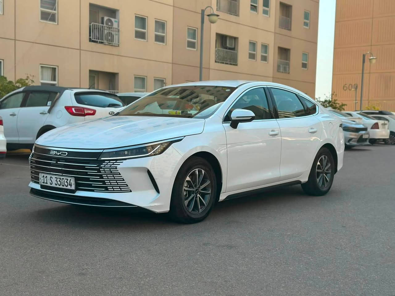 BYD دستروير 
معروفة مواصفاتها سيارة نظيفة ولطيفة وحبابة
بيها تصليح بسيط بالدعامية فقط 
ماشيه ٢٤ 
السعر ١٨،٧٥٠ 
*********** 
المكان بسماية
