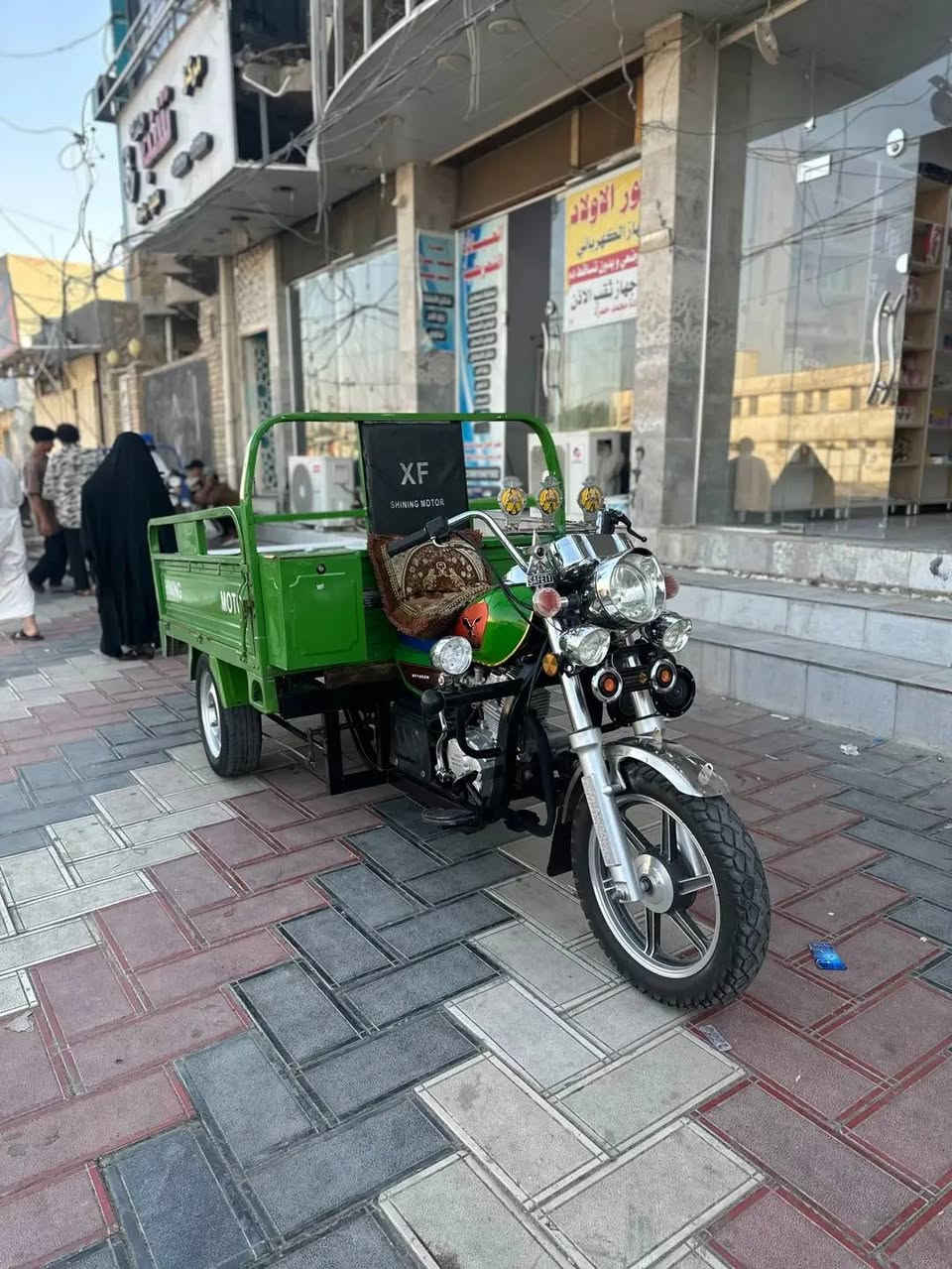 السلام عليكم ستوتة للبيع موديل واحد وعشرين غراض كلة جديد مكينة 23مفتوحة شراي بخدمتة كفالة شاصي وبدي وراق سعر 1900قفل من الاخير  ***********
