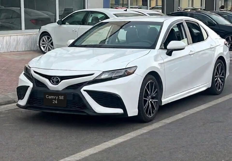 السلام عليكم
كامري TOYOTA CAMRY 2024
السيارة فئة SE NIGHT SHADE
ضررها ربع بنيد صبغ + نص باب سكن صبغ والجاملغ الامامي مبدل شركة بدون صبغ.
المواصفات
• شاشة كبيرة
• داخل لون اسود وكشنات جلد
• اشاير بالمري
• رادار امامي
• مانع تصادم
• محدد مسار
• تصحيح مسار
• مثبت سرعة
• مانع انزلاق
• استيرنق متحرك
• تحكم ستيرن
• نقطة عمياء
• مانع تجاوز
• حساسات مانع تجاوز
• اضوية اماميه زنون LED
• اضوية خلفية LED
• ليد زنون نهاري
• ويل قياس 18
• نظام ECO + TRIP تلقائي و 3 أنظمة قيادة ECO / Normal / Sport 
• نظام GPS + خرائط
• اوامر صوتية
• بلوتوث
• مدخل USB 
محرك + كير + تبريد شرط￼
السعر : 193 وبيها مجال
رقم شاصي 4T1G11AK2RU902670
ملاحظة: السيارة مدفوعة خروجيتها وباقي شهرين للترقيم وتترقم شمالي
مكان السيارة دهوك 
*********** /واتساب
