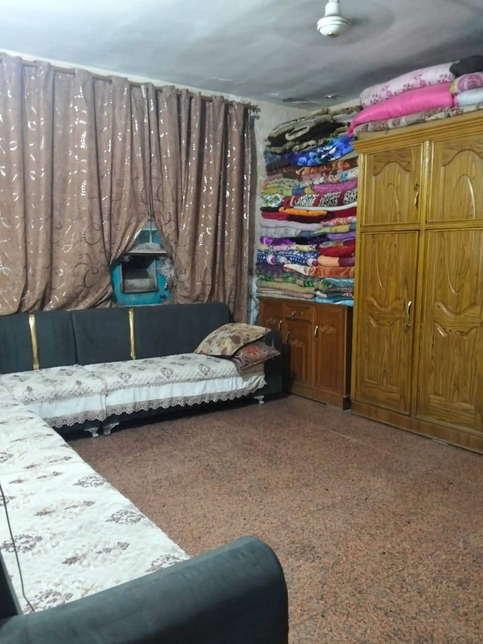السلام عليكم دار للبيع المساحه  80 الواجه 6  وربع النزال 13 ملك صرف الشعب حي الجزائر منطقه المثلث  قرب الشارع العام 
***********
