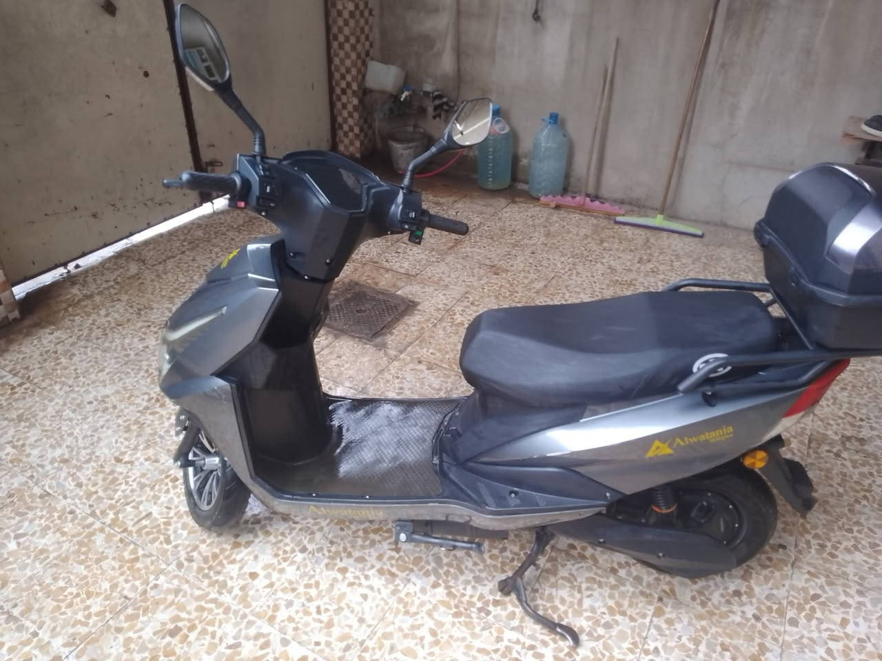 للبيع سكنس نضيف كلو شرط من ملف و عقل و تايرات و درع و بطاريات جدد اصليات قبل اسبوعين شديتهن يقرن 13و نص السعر 550 قفل من الاخير مكاني الايسر 
***********
***********

