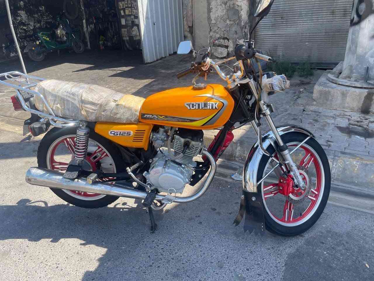 سونك موديل 23 محرك ما مفتوح نضيفة حيل 
اربعه كير وياله مال خمسه كير سعر 530 بيها مجال قليل كلش جماعة ٤٥٠ ماترهم 
وتساب فقط ***********
